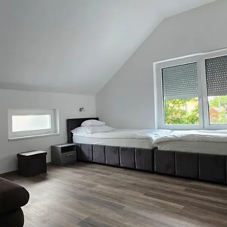 Vecsey House شقة