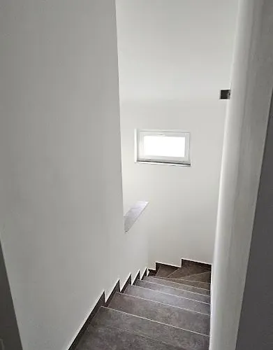 Vecsey House זמראדי