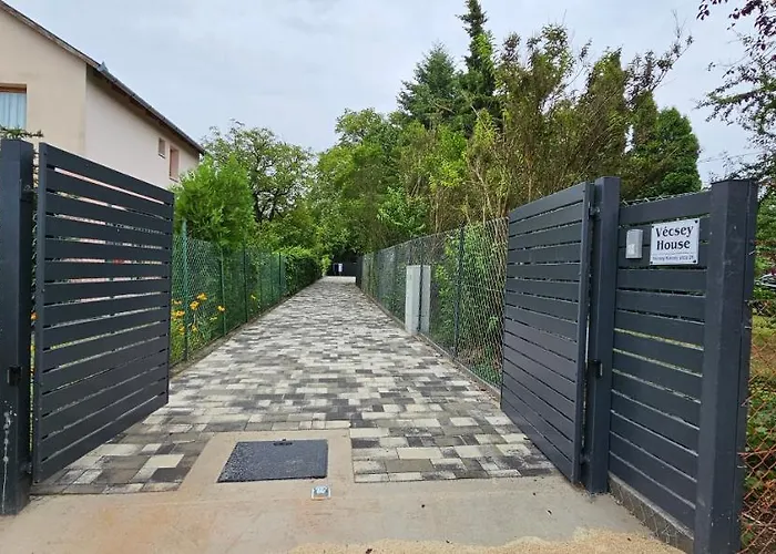 Vecsey House דירה